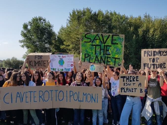 images "L'energia da valorizzare è quella dei giovani". Falcomatà in piazza per Fridays for Future
