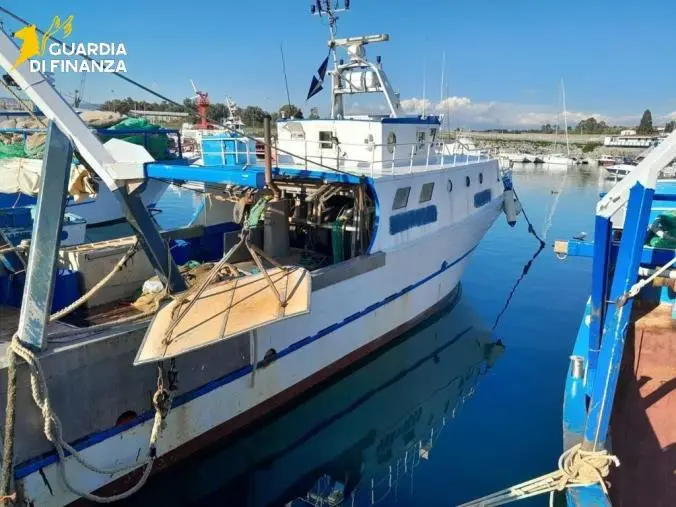 'Ndrangheta: confiscati fabbricati, barca e auto a un narcotrafficante e usuraio vicino alla cosca dei “Bellocco” 