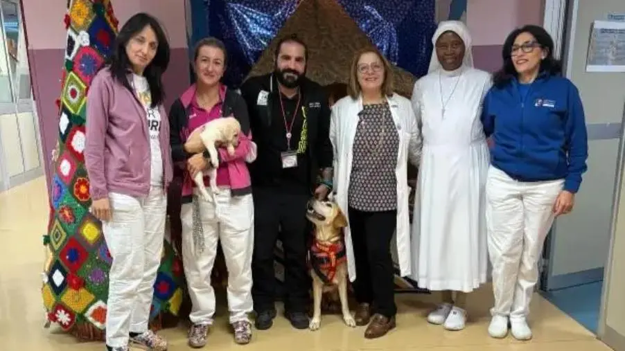 “Un’ unità cinofila in reparto”: visita agli anziani e ai bambini con la pet therapy