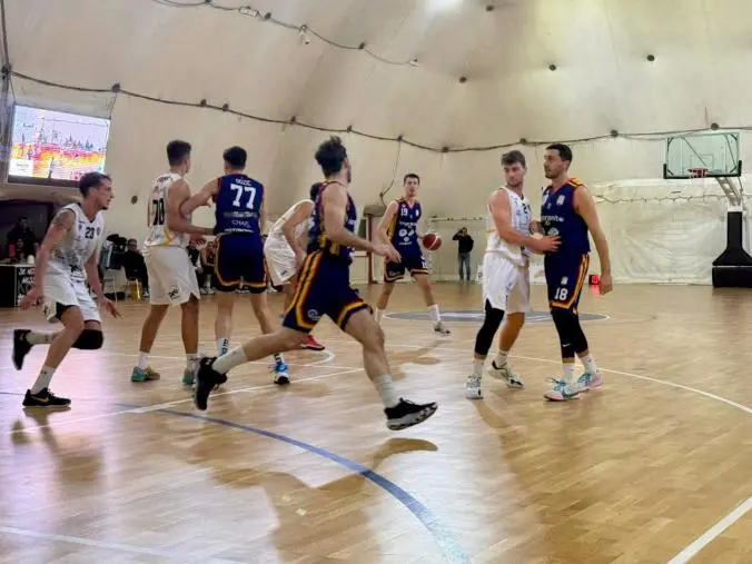 Basket, l'Academy Catanzaro dura solo un tempo a Piazza Armerina e perde 87-68