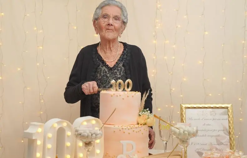 Grande festa nel catanzarese per i 100 anni di nonna Rosa: una vita tra famiglia e lavoro