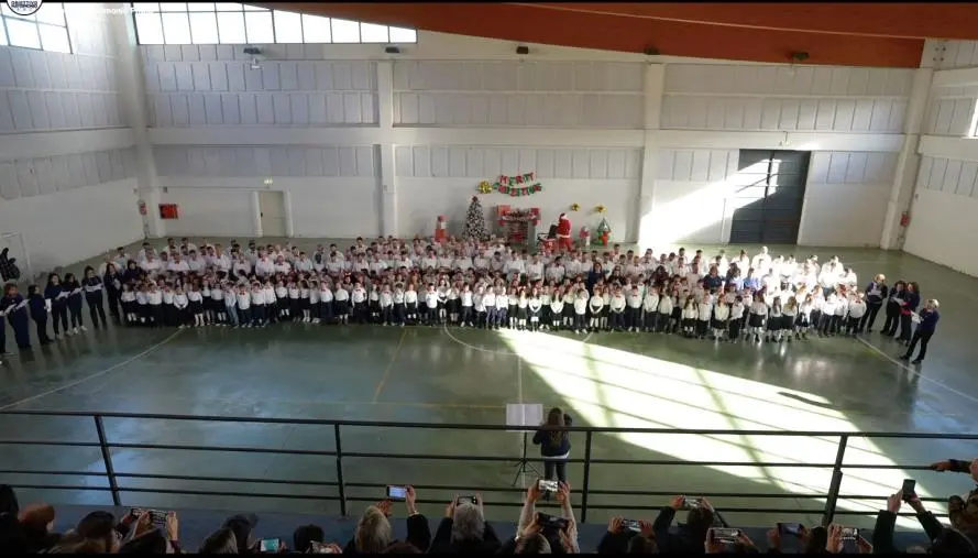 A Corigliano Rossano un concerto di Natale differente: i bambini e i papà cantano insieme