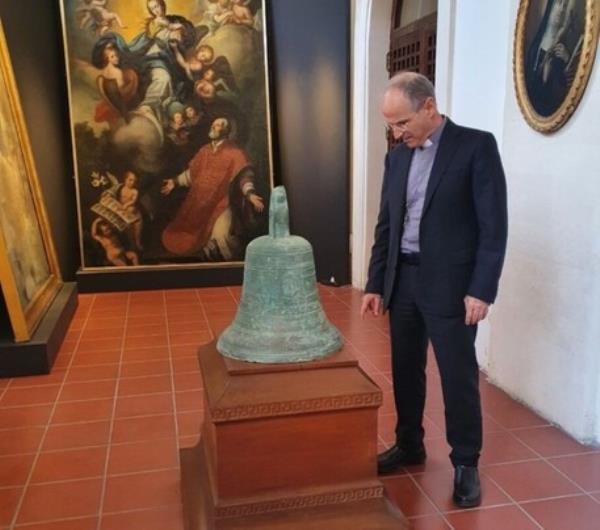 images Rubata dopo il sisma del 1908 torna alla Diocesi di Reggio l'antica campana di una chiesa