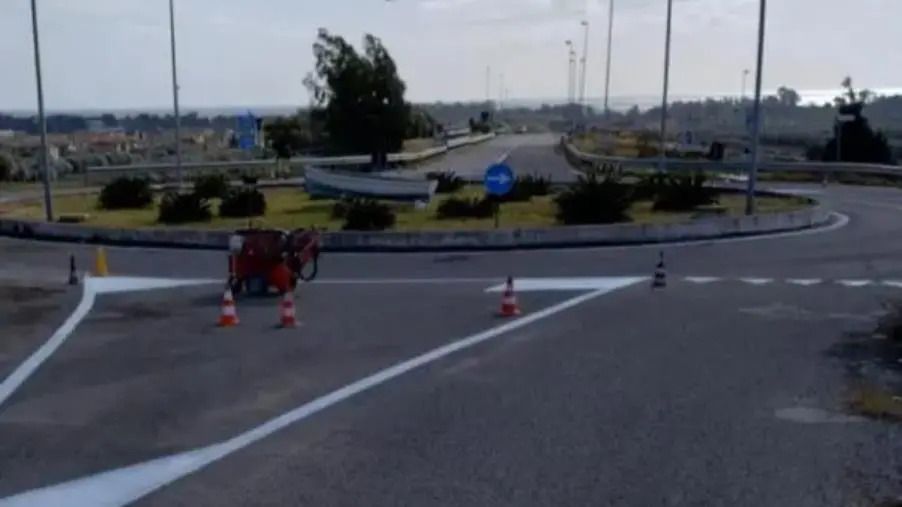 images A Simeri Crichi strade sicure grazie a un importante intervento su tutta la viabilità comunale