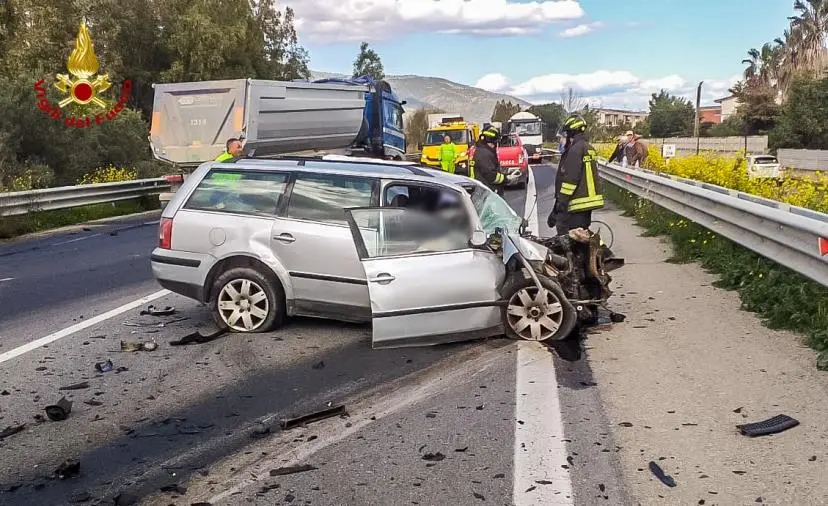 Incidente a Villapiana, nel Cosentino: un morto e un ferito, strada chiusa al traffico