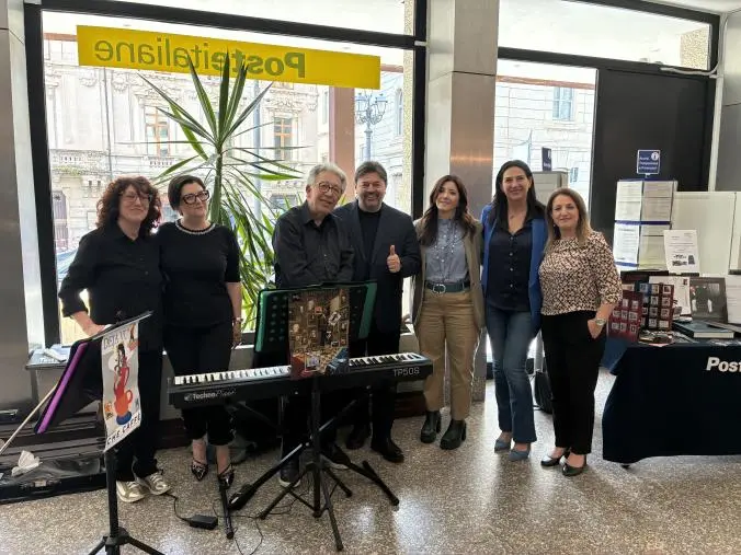 Il "Caffè filatelico" arriva a Catanzaro: musica, cultura e collezionismo per rilanciare la filatelia 