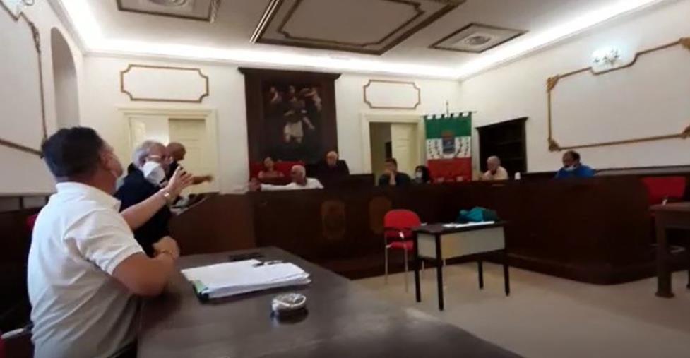 images Squillace, urla e litigi in Consiglio comunale sulla nuova Chiesa e sul rendiconto 2019 (VIDEO)