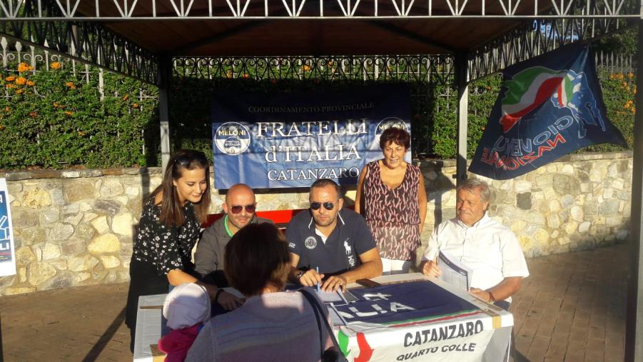 images No Ius Soli, Fratelli d'Italia raccoglie mille firme a Catanzaro