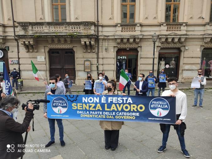 images Primo Maggio. Il flash mob di FdI: "Non è festa senza lavoro"  