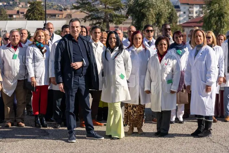 Occhiuto accoglie i nuovi medici cubani: "La Calabria vi ringrazia di cuore, proseguiamo quest'esperienza di successo"