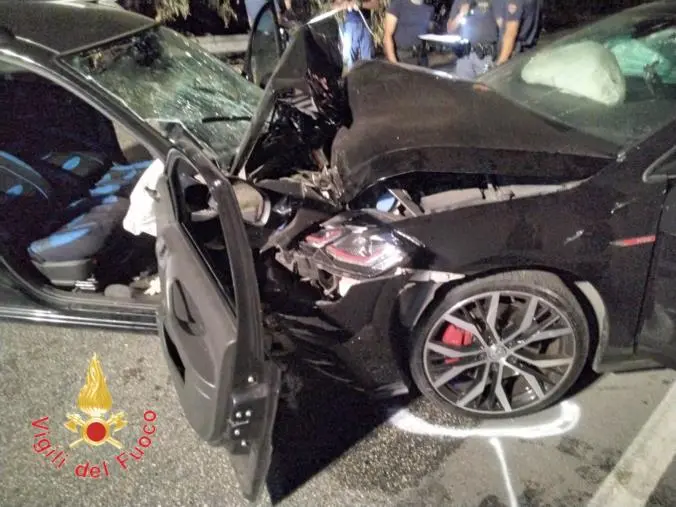 images Tragedia nel Reggino, scontro tra 2 auto: morti marito e moglie