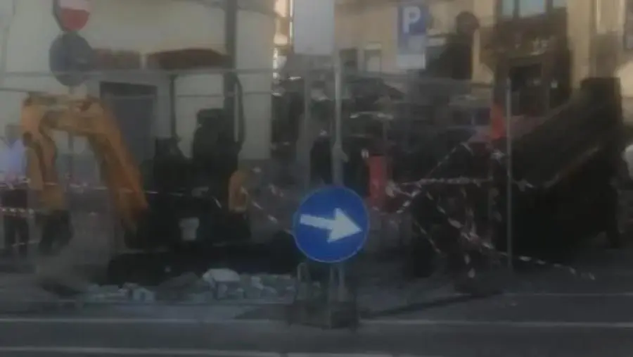 Lavori nel centro di Catanzaro, i residenti di Via Italia: “Il caos di un venerdì di agosto”
