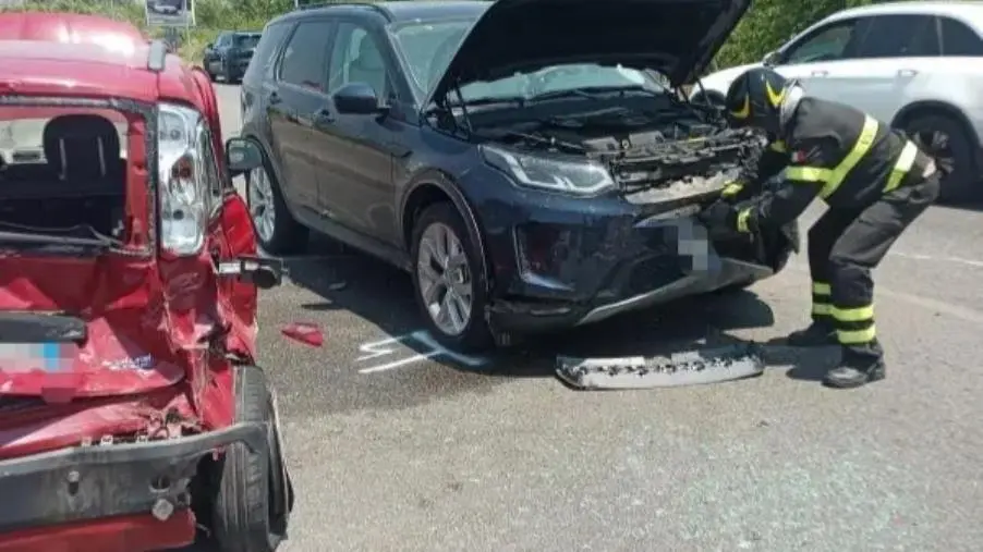 Incidente a Rende, scontro tra tre auto: quattro feriti, uno in gravi condizioni