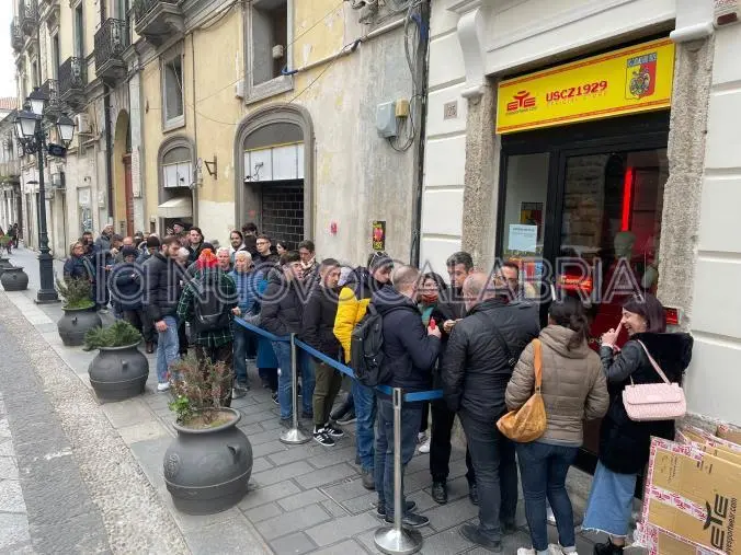 images Biglietti Catanzaro-Pescara: sito off line e ore di coda davanti ai botteghini