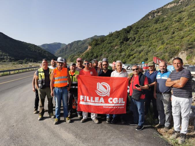 images Fillea Cgil, sciopero dei lavoratori della Longobucco Mare