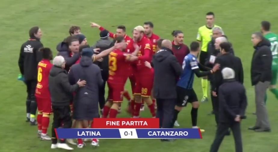 images Serie C, LATINA vs CATANZARO: 0-1 finale. Le Aquile espugnano il Francioni di fronte a 1500 tifosi giallorossi