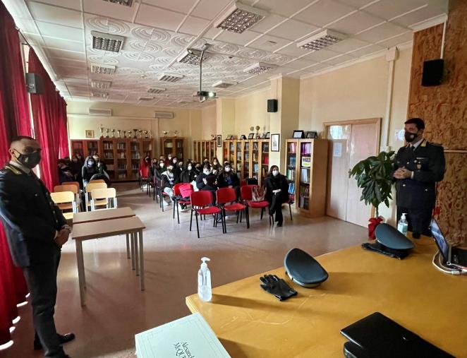 images Workshop sulla lotta alla contraffazione, la Guardia di Finanza incontra gli studenti dell'Istituto "Chimirri" di Catanzaro 