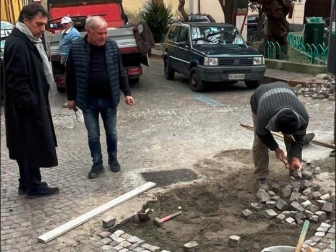 images Catanzaro, quattro consiglieri: "Mai visto un sindaco del Capoluogo annunciare la riparazione di una buca" 