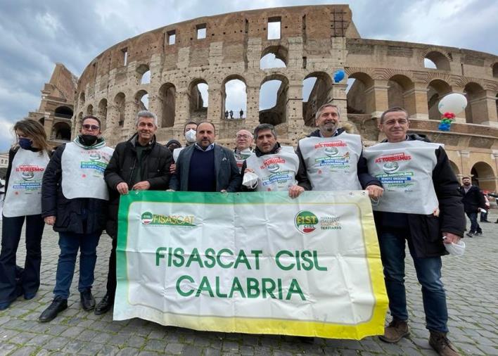 images Turismo sostenibile e lavoro stabile, la Fisascat Calabria partecipa al flash mob di Roma