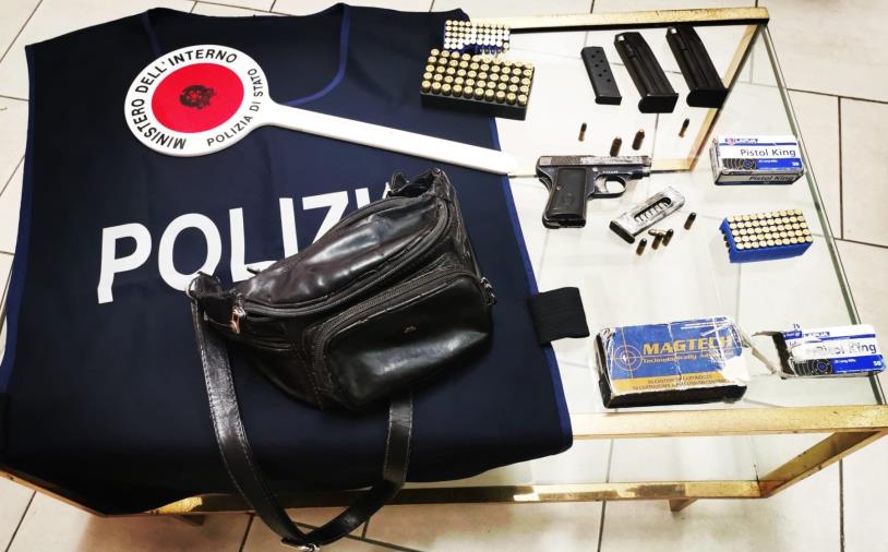 images Cinquefrondi. Nel borsello pistola e caricatore e in casa altre munizioni, 48enne arrestato