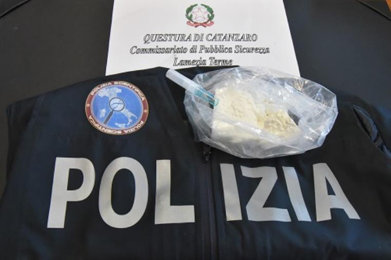 images Lamezia Terme, viaggiava in auto con oltre 200 grammi di cocaina: arrestato un 20enne 