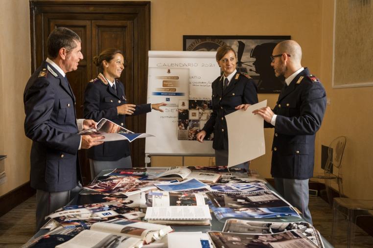 images 40° anniversario della Polizia di Stato celebrato con un calendario. Il ricavato andrà all'Unicef per un progetto di contrasto al Covid