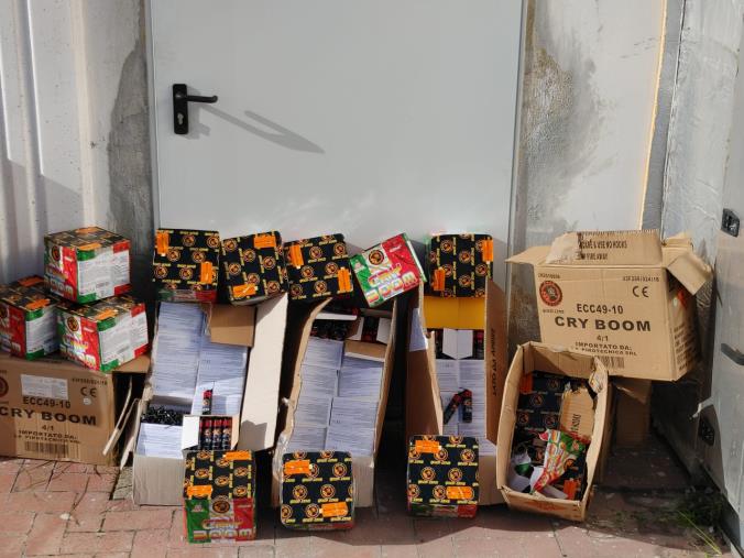 images Crotone. Sequestrati 120 chili di botti illegali