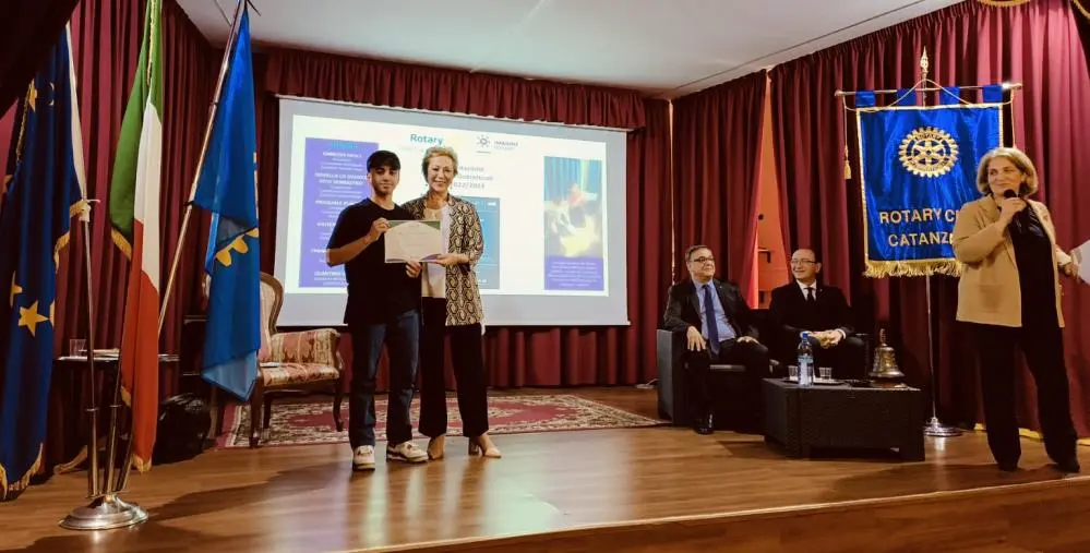 Catanzaro, l'impegno del Rotary nei progetti svolti nel corso dell'anno: consegnati gli attestati 