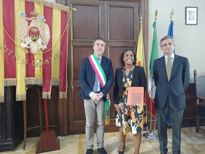 Catanzaro, in visita a Palazzo De Nobili la Console generale di Francia per il Sud Italia