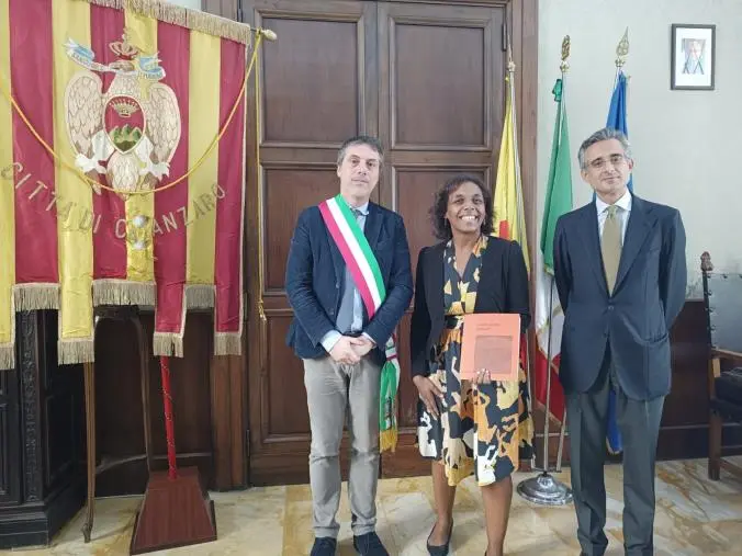 images Catanzaro, in visita a Palazzo De Nobili la Console generale di Francia per il Sud Italia