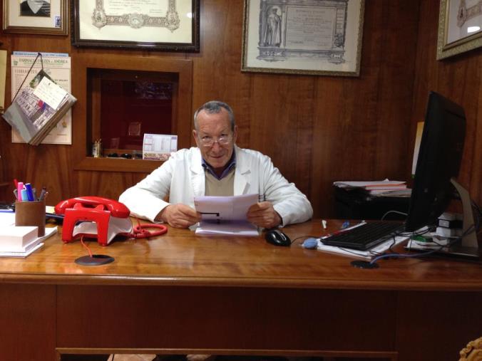 images Lamezia piange il farmacista Rosario Frezza: l'omaggio del figlio Andrea