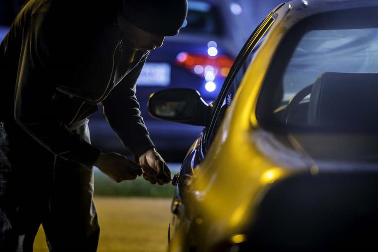 images Catanzaro, furti di auto, rame, benzina e scooter: tre arresti (I NOMI)