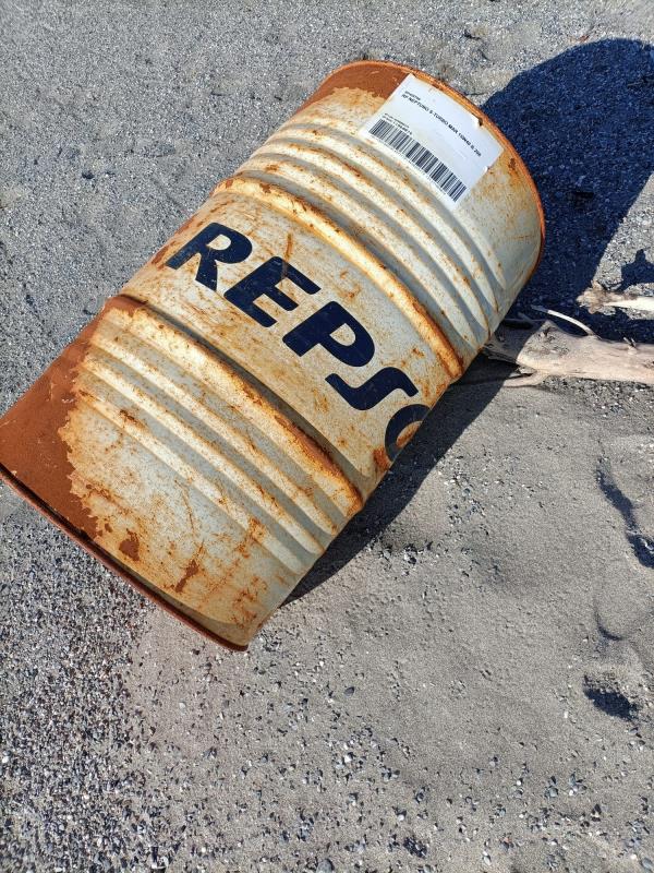 images Allarme per un fusto rinvenuto sulla spiaggia di Gizzeria, per gli esperti è tossico