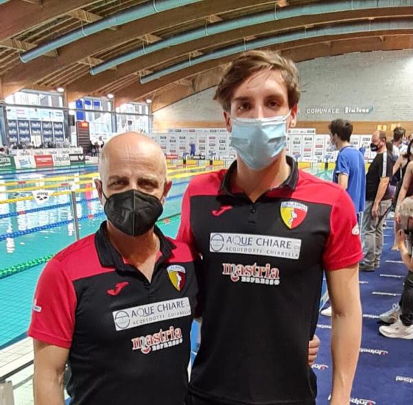 images Nuoto. Con l'atleta catanzarese Giovanni Caserta nuovo record regionale della Calabria Swim Race