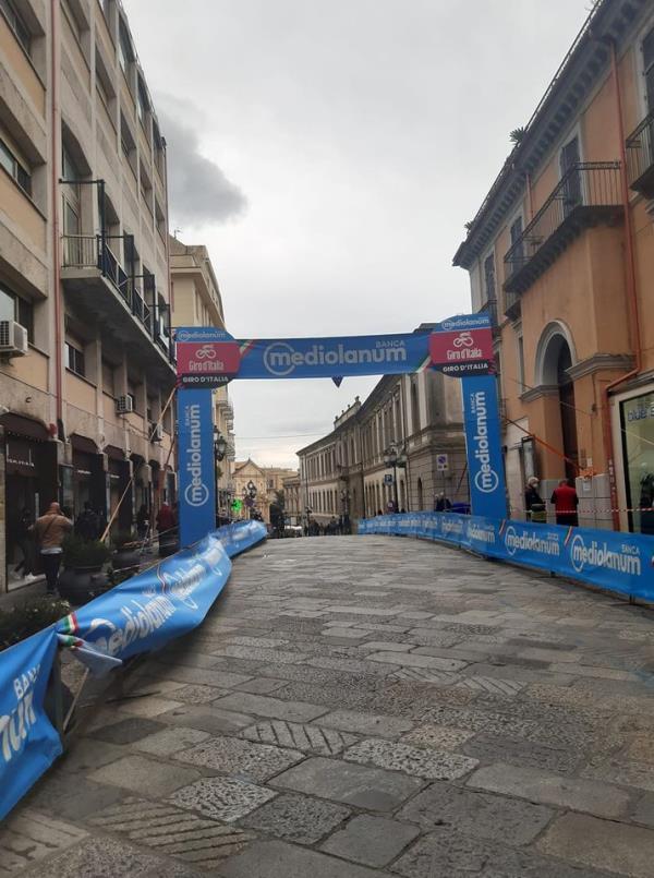 images Giro d'Italia. Brugnano attacca l'"indifferenza" di una città in ogni sua espressione. I commercianti: "Non siamo stati coinvolti"