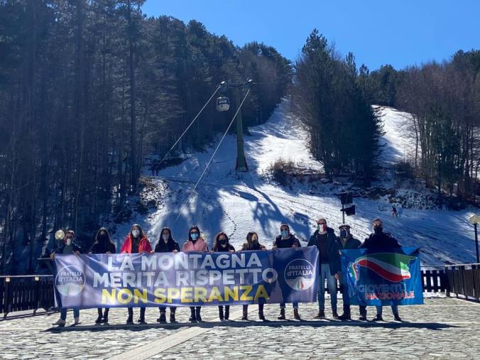 images Camigliatello Silano. Protesta di FdI e Gioventù Nazionale: "Gli operatori della montagna abbandonati dalle istituzioni"