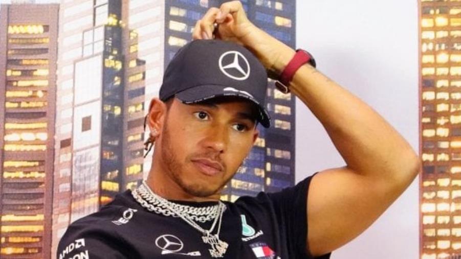 images Hamilton: ''Il mondo si ferma ma la F1 va avanti, il denaro è re"