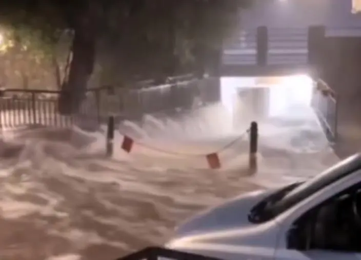 images La Calabria colpita dal maltempo: nella Locride fiume d'acqua per le strade