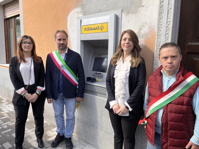 images La nuova tecnologia postale arriva a Pentone: installato un ATM di nuova generazione