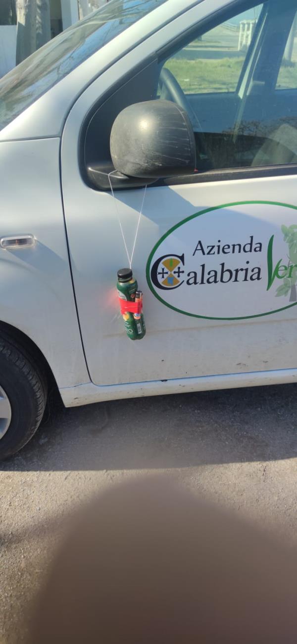 images Corigliano Rossano, trovata su un’auto di Calabria Verde bottiglia di benzina con innesco
