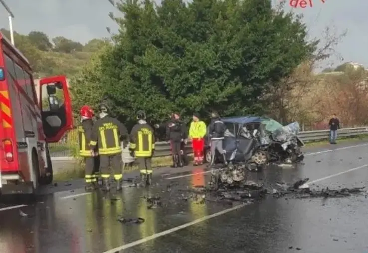 images Incidente sulla 106, stabili le condizioni dell'unico sopravvissuto: si attendono ulteriori rilievi