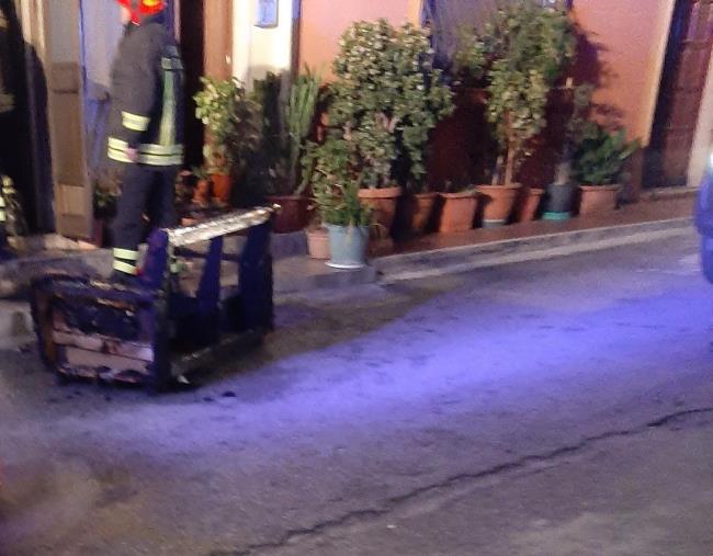 Botricello, va in fiamme una stufa: evacuata la casa di una donna anziana 