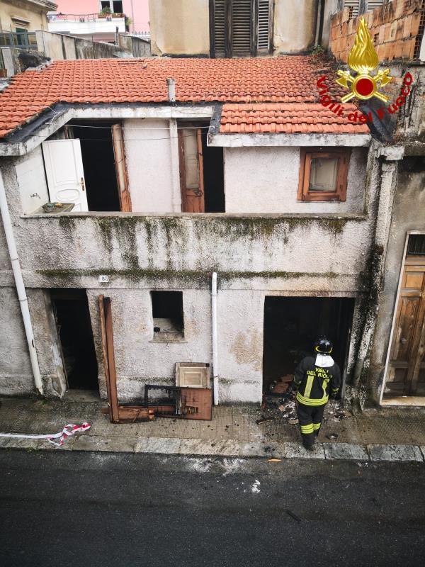 images Due incendi a Reggio Calabria: coinvolte due abitazioni