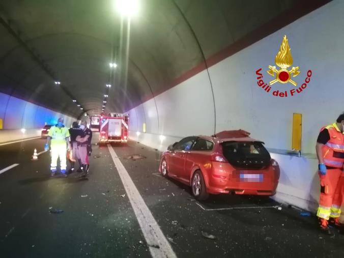 Incidente in galleria sull'autostrada dopo lo svincolo di Tarsia: morto un finanziere