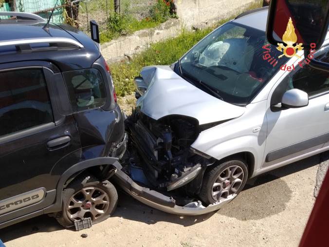 images Scontro tra auto, due feriti