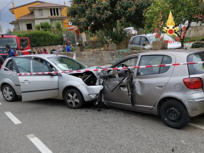 images Scontro fra due auto a Serrastretta, grave uno dei conducenti