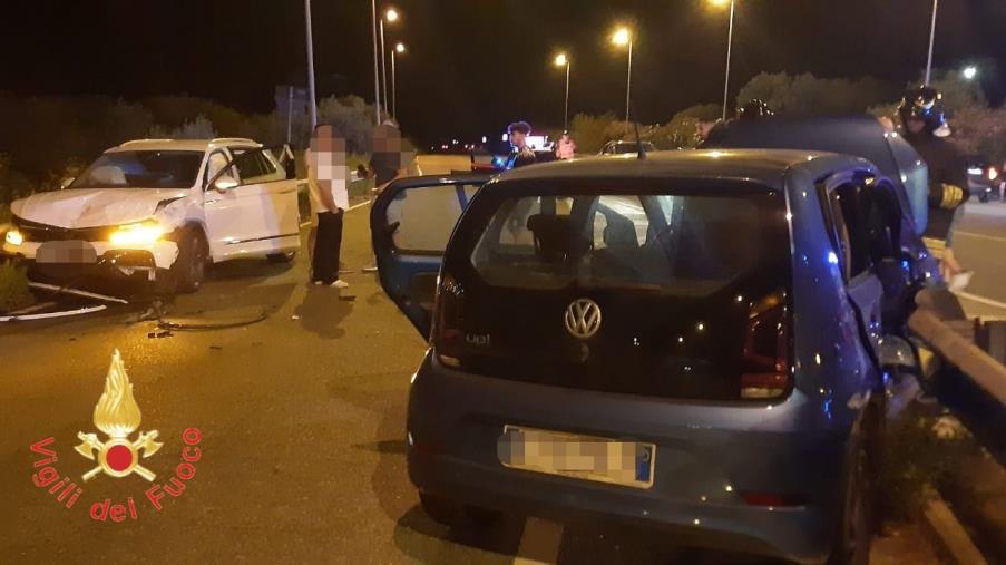 images Incidente fra due auto a Soverato: ferito un giovane 