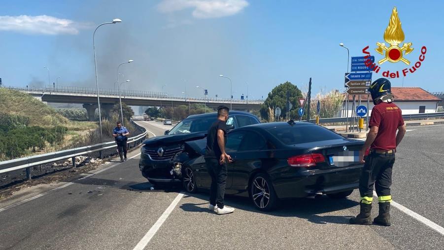 Incidente fra due auto a Squillace: feriti una donna e un anziano