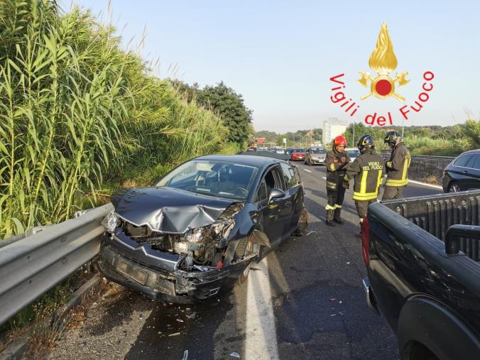 Incidente sulla statale 280 in direzione Lamezia: tre auto coinvolte e un ferito 