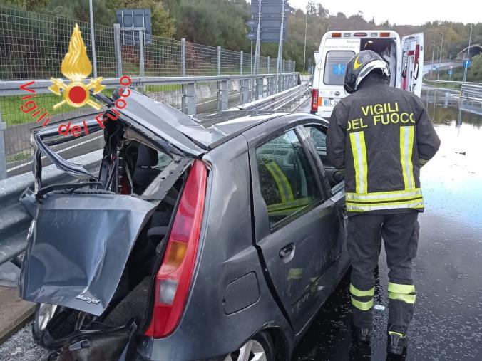 images Incidente fra due auto sulla Trasversale delle Serre: ferita una donna